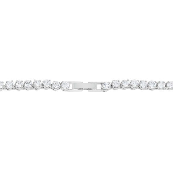 Box clasp closure at the back of the necklace chain