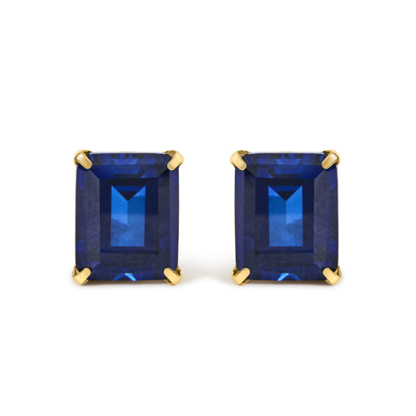 18K yellow gold stud earrings with step-cut blue sapphires in a 4-prong setting