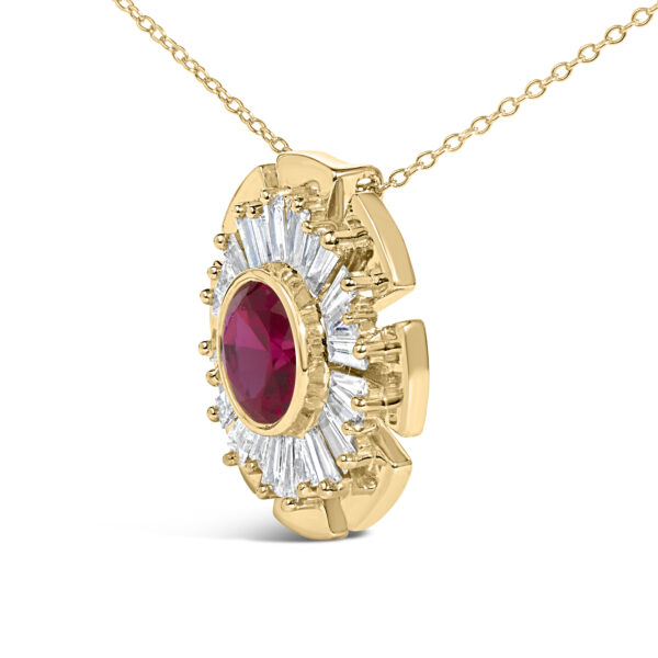 Side view of the pendant showing the cable chain and spring ring clasp