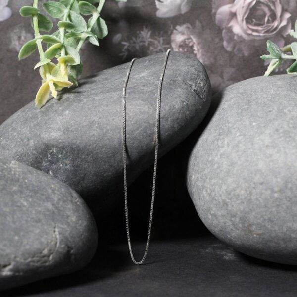 14k White Gold Classic Box Chain (0.68 mm) - alternate view 4