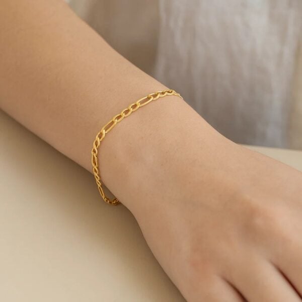 14k Yellow Gold Lite Figaro Bracelet (4.70 mm) - alternate view 4