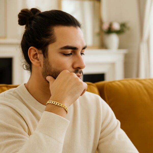 10k Yellow Gold Curb Bracelet (5.70 mm) - alternate view 4