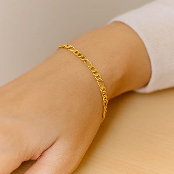 14k Yellow Gold Solid Figaro Bracelet (3.80 mm) - alternate view 4