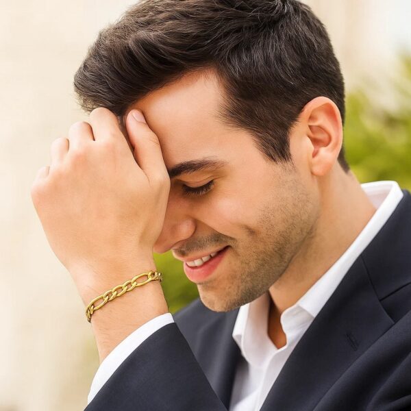 14k Yellow Gold Lite Figaro Bracelet (6.60 mm) - alternate view 5