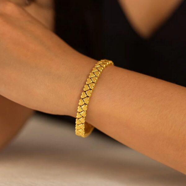 14K Yellow Gold Sweetheart Link Bracelet (7.00 mm) - alternate view 4
