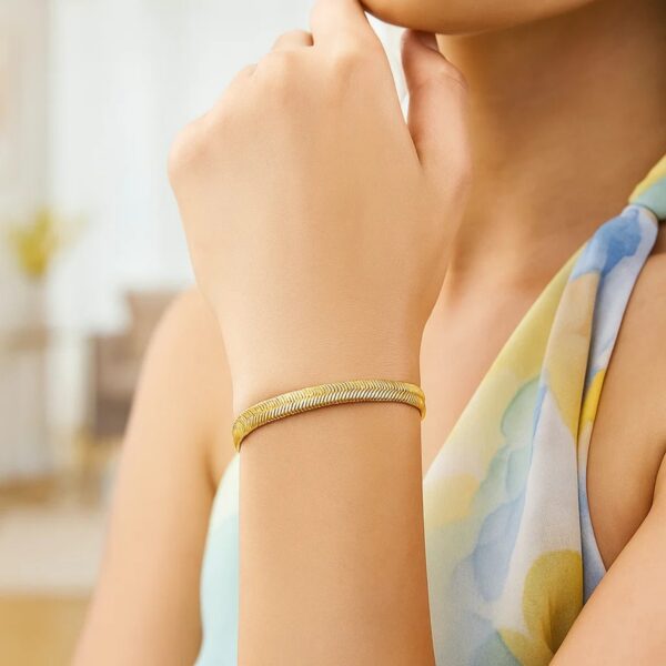 14K Yellow Gold Oval Snake Chain Bracelet (5.30 mm) - alternate view 3