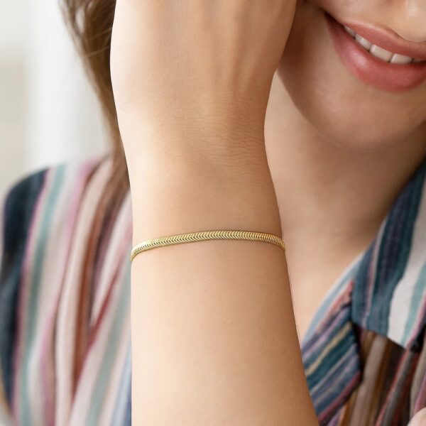 14K Yellow Gold Oval Snake Chain Bracelet (2.60 mm) - alternate view 2