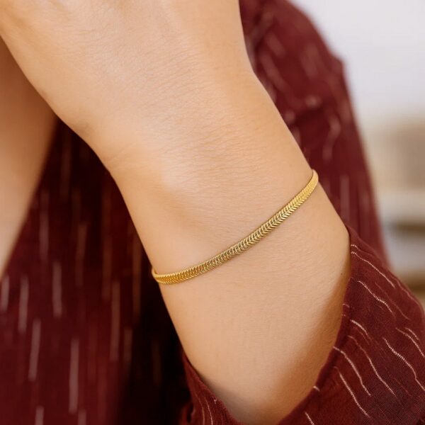 14K Yellow Gold Oval Snake Chain Bracelet (2.60 mm) - alternate view 3