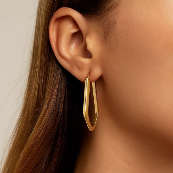 Geometric Oval Hoop Earrings in 10K Yellow Gold - alternate view 3