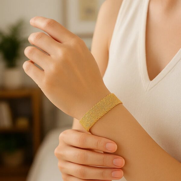 Diamond Cut Mesh Cleopatra Bracelet in 14K Yellow Gold - alternate view 4