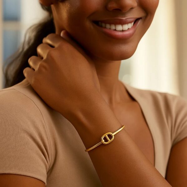Single Mariner Link Bangle in 14K Yellow Gold (12.00 mm) - alternate view 5