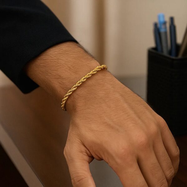 Lite Rope Chain Bracelet in 10k Yellow Gold (4.00 mm) - alternate view 4