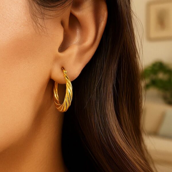 10k Yellow Gold Textured Graduated Twist Hoop Earrings - alternate view 3