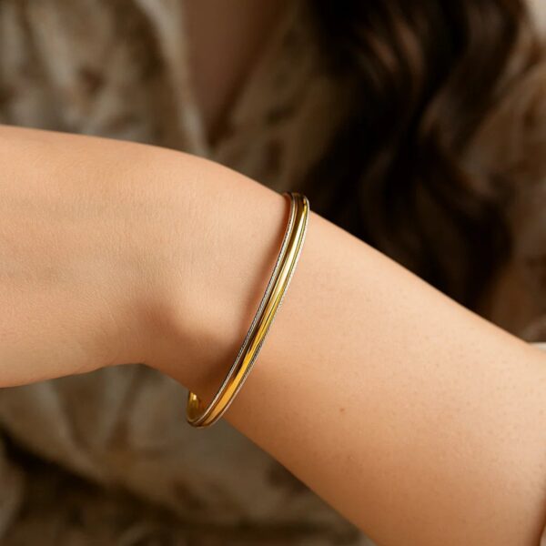 Two Tone Minimalist Bangle in 14K Yellow Gold (4.10 mm) - Two-Tone Gold - alternate view 5