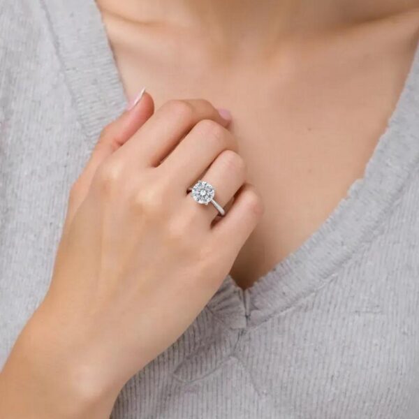 1 1/2 Carat Round Lab Grown IGI G/VS1 Diamond Solitaire Ring in Sterling Silver - alternate view 5