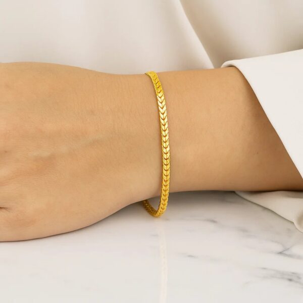 14k Yellow Gold Solid Diamond Cut Round Franco Bracelet (2.70 mm) - alternate view 2