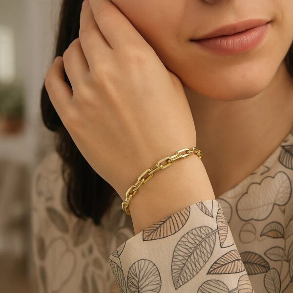 14k Yellow Gold 7 1/2 inch Paperclip Chain Bracelet (4.20 mm) - alternate view 2