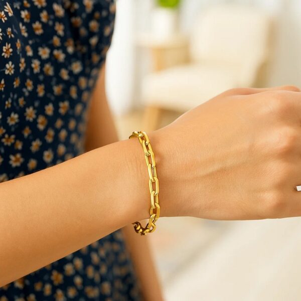 14k Yellow Gold 7 1/2 inch Paperclip Chain Bracelet (4.20 mm) - alternate view 3