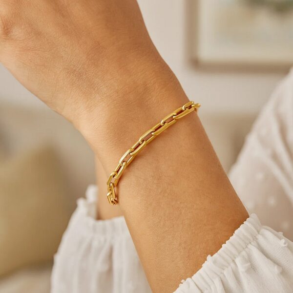 14k Yellow Gold 7 1/2 inch Paperclip Chain Bracelet (4.20 mm) - alternate view 4