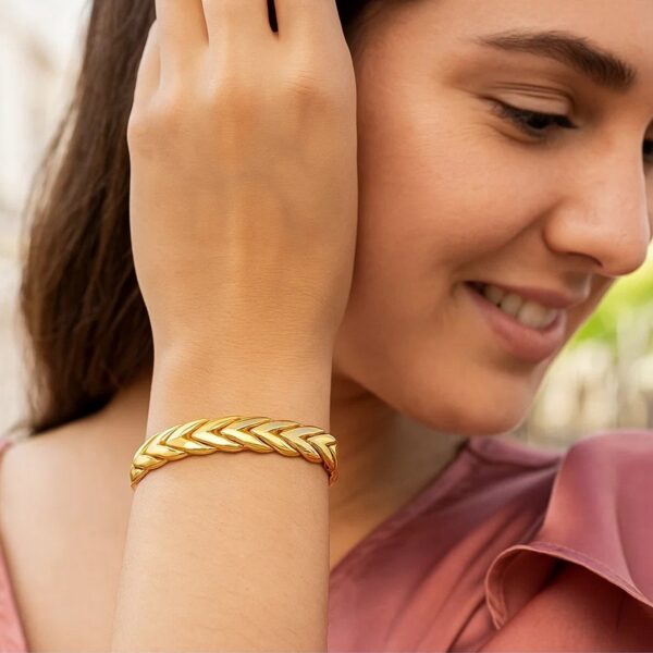 14K Yellow Gold Chevron Link Bangle (10.00 mm) - alternate view 4