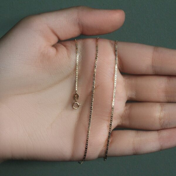 10k Yellow Gold Mariner Link Chain (1.20 mm) - alternate view 5