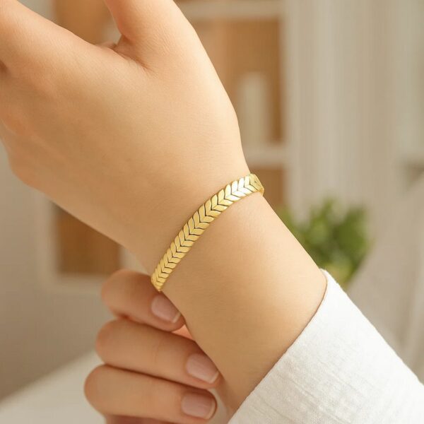 14k Yellow Gold High Polish Chevron Link Bracelet (6.00 mm) - alternate view 5