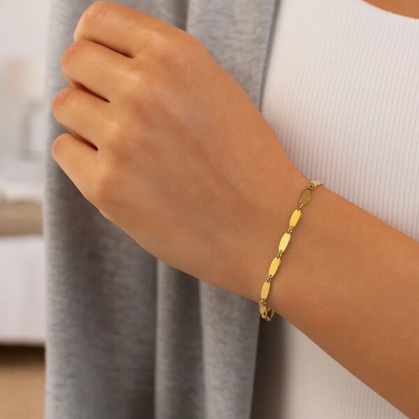 14K Yellow Gold Flat Pebble Link Bracelet (2.50 mm) - alternate view 4