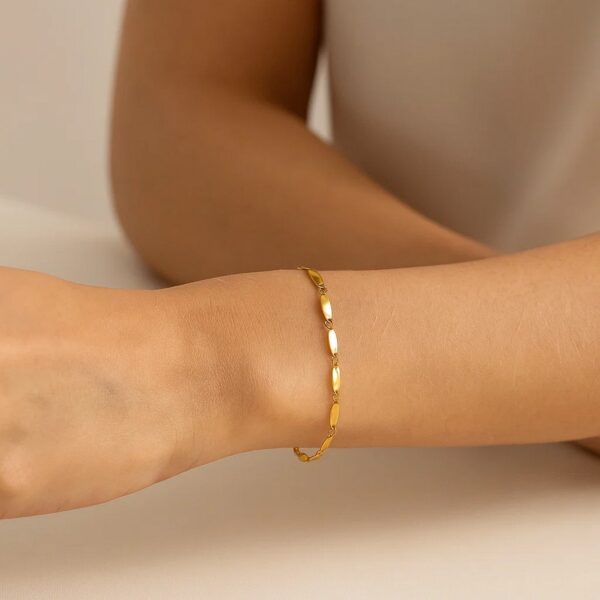 14K Yellow Gold Flat Pebble Link Bracelet (2.50 mm) - alternate view 5