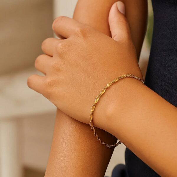 10k Yellow Gold Singapore Bracelet (2.20 mm) - alternate view 4