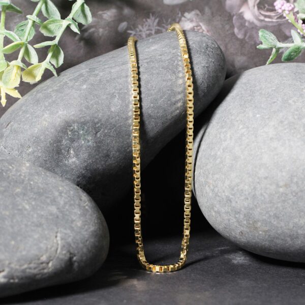 14k Yellow Gold Semi Solid Box Chain (2.10 mm) - alternate view 3