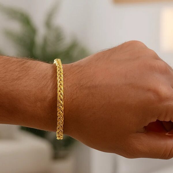 14k Yellow Gold Diamond Cut Round Franco Bracelet (4.10 mm) - alternate view 4