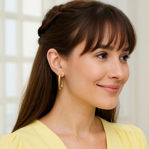 Paperclip Hoop Earrings in 14K Yellow Gold (27mmx12mm) - alternate view 3