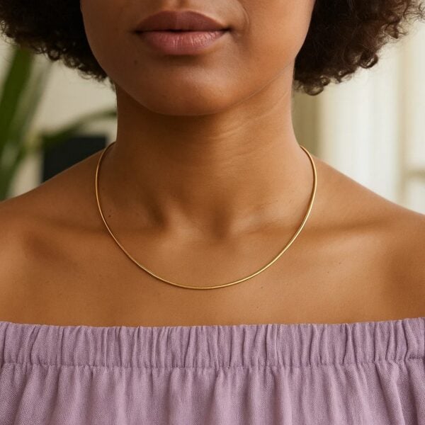 14k Yellow Gold Thin Motif Round Omega Necklace - alternate view 4