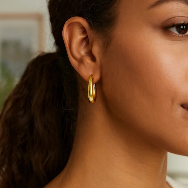 14K Yellow Gold Graduated Oval Hoop Earrings - alternate view 3