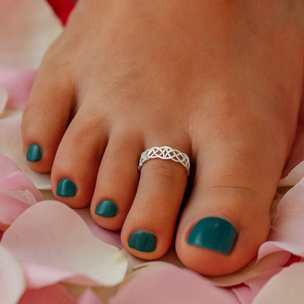 14k White Gold Toe Ring in a Celtic Knot Style - alternate view 3