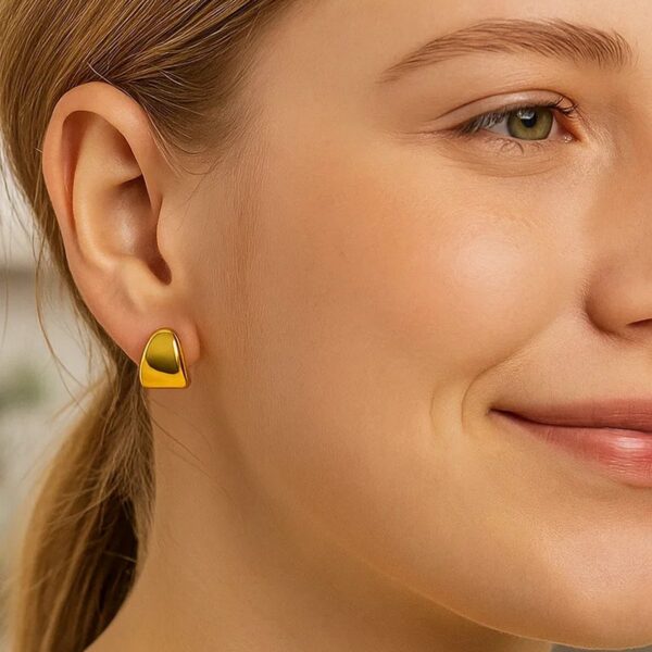 Puffed Up Graduated Hoop Earrings in 14K Yellow Gold - alternate view 4