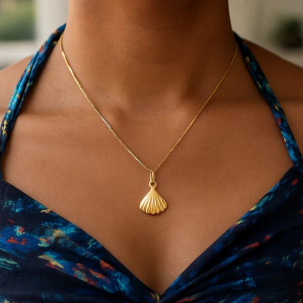 Sea Shell Necklace in 10K Yellow Gold - alternate view 4