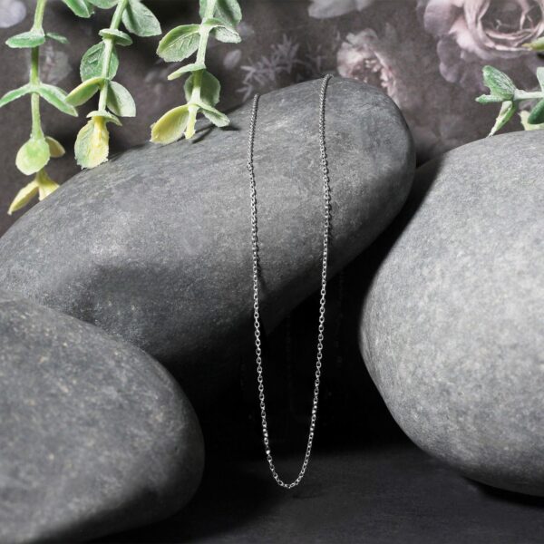 18k White Gold Diamond Cut Cable Link Chain (0.80 mm) - alternate view 4