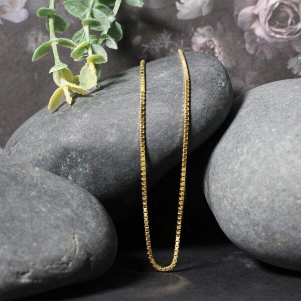 10k Yellow Gold Classic Box Chain (1.40 mm) - alternate view 4