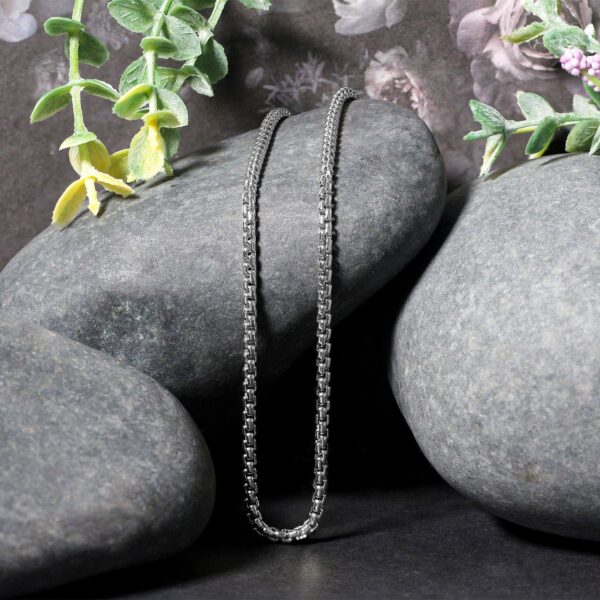 14k White Gold Solid Round Box Chain (2.5 mm) - alternate view 4